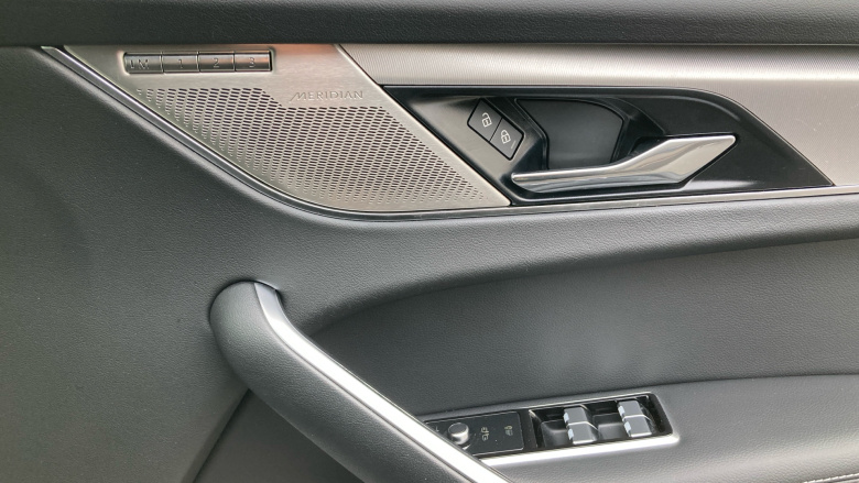 Jaguar F-Pace 2.0 D200 R-Dynamic SE 5dr Auto AWD Diesel Estate